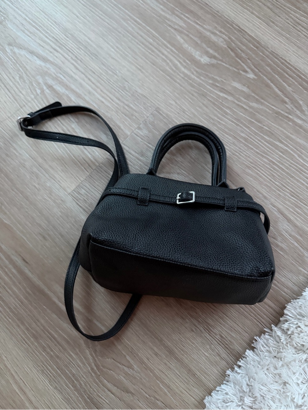 Classic Black Women's Leather Crossbody Bag